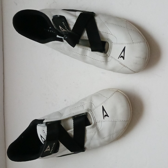 Discipline martial arts training shoes-sz 8 - Picture 1 of 7